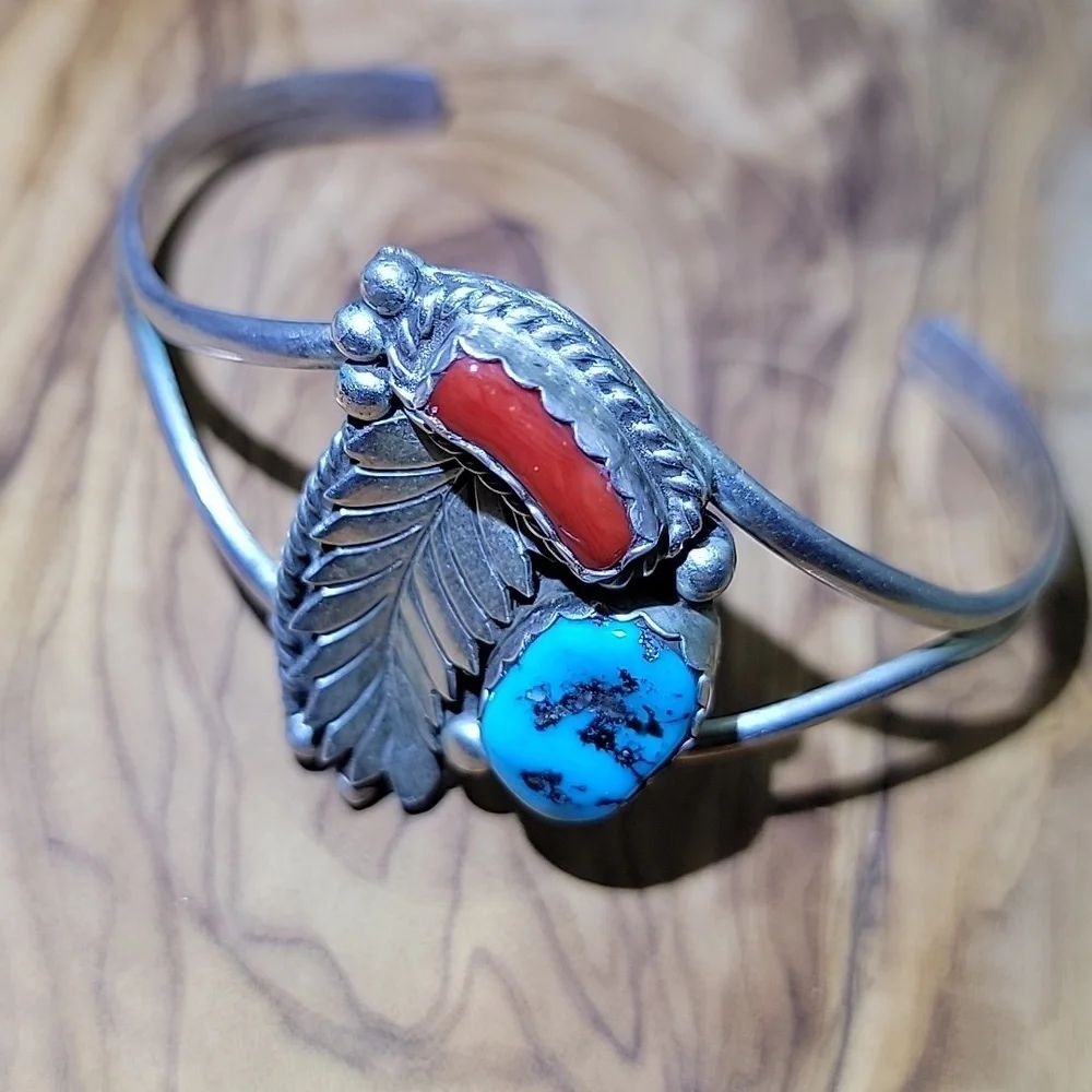 Vintage 925 Sterling Silver Turquoise and Red Coral Leaf Cuff Bracelet 7" Wrist - Picture 3 of 8